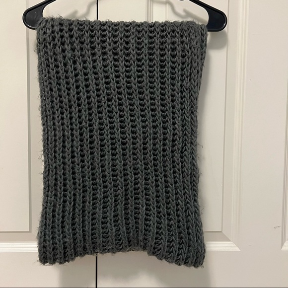 Infinity Scarf | Knitted - Picture 2 of 3